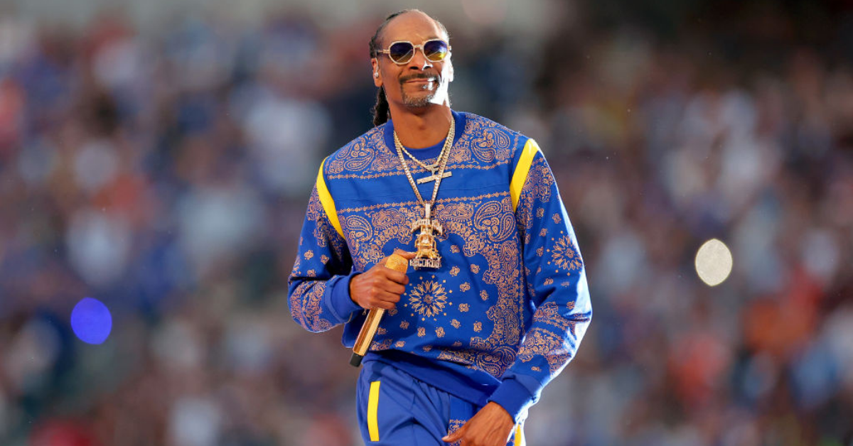 Rightwing News Outlet Dragged After Putting Snoop On Blast For Smoking Weed Before Halftime Show