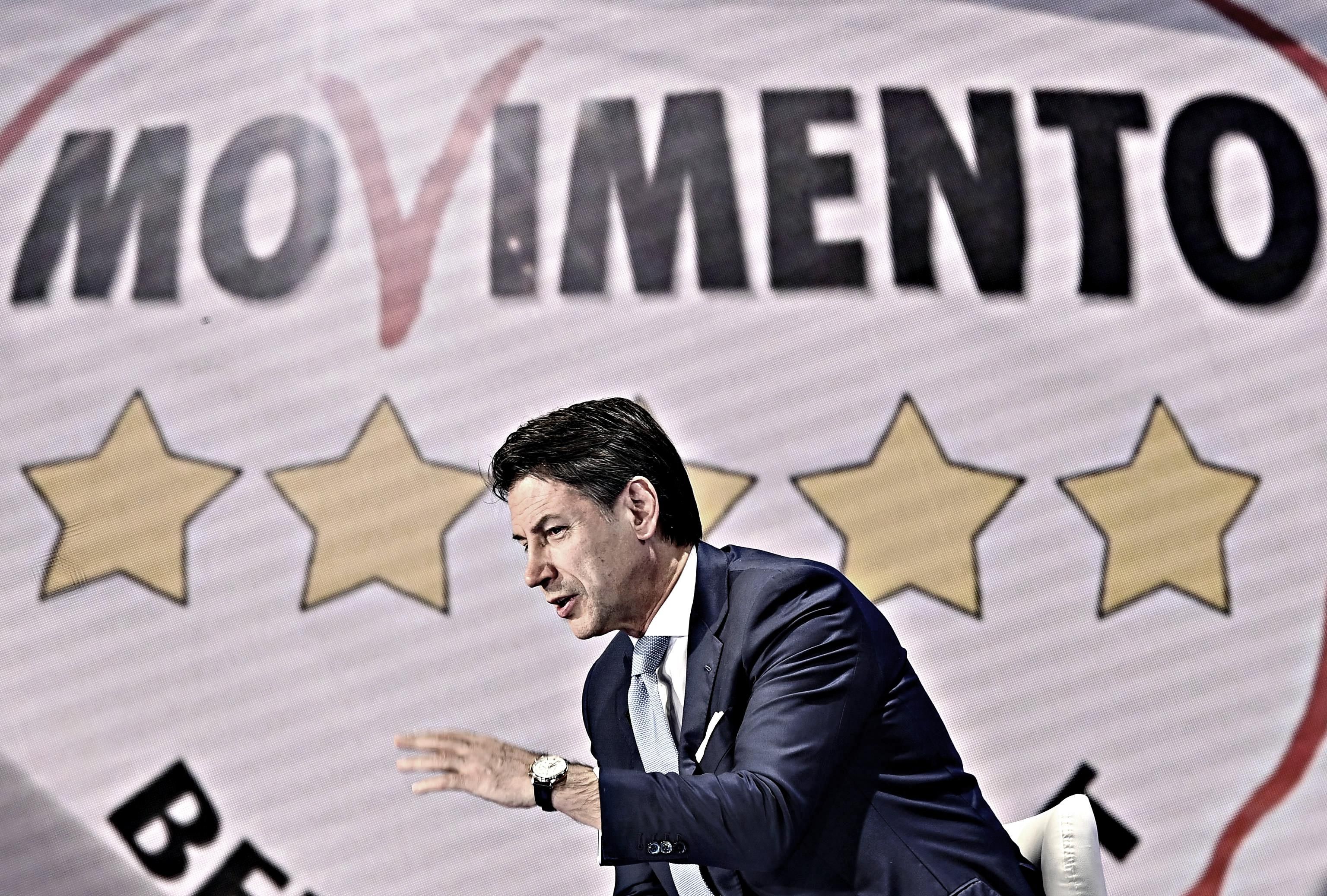 Il green pass spacca il M5s. Tensione tra Conte e la fronda che vuole abolirlo