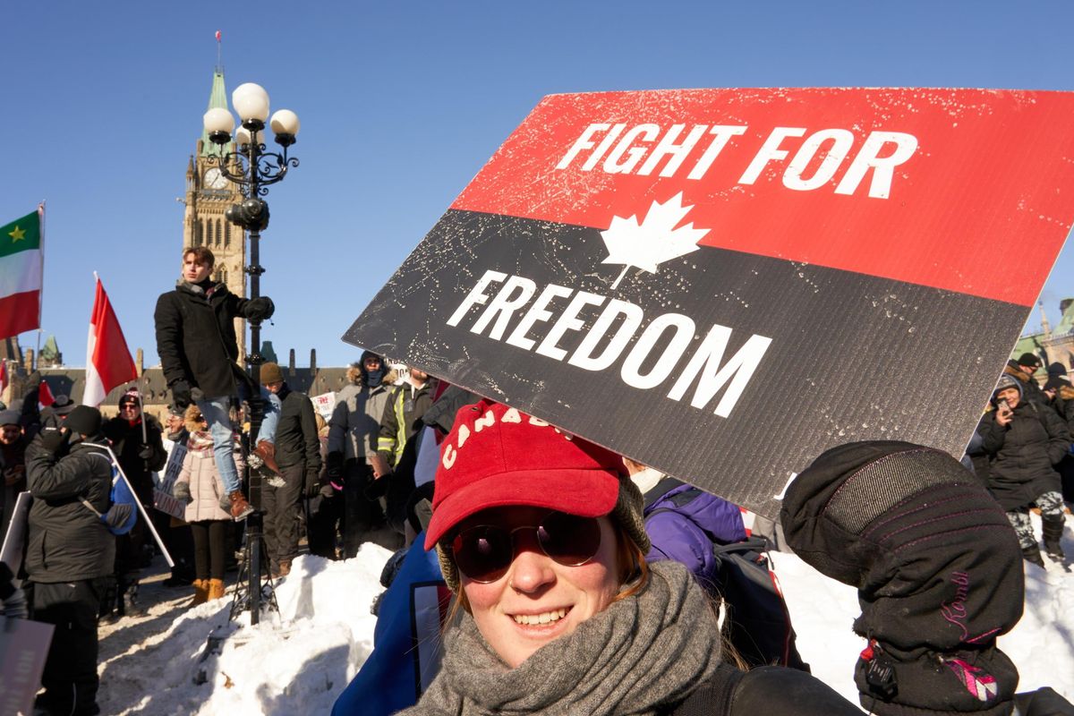 Oltre 100 camionisti arrestati in Canada. Morsa per soffocare il diritto al dissenso