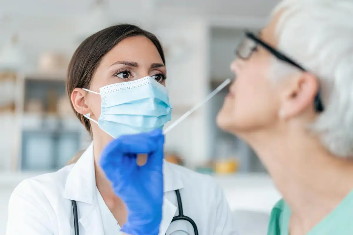 La scienza «tifa» immunità naturale. «Dura di più e resiste alle varianti»