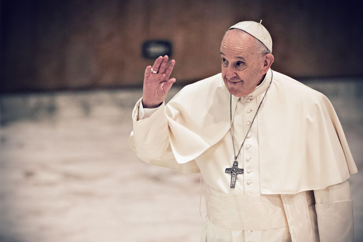 Francesco si libera dal miele di Fazio e spara sull’eutanasia. Imbarazzo cattodem