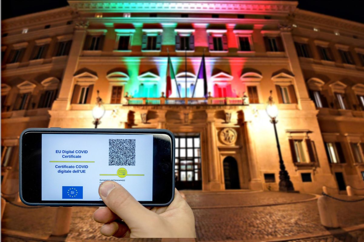 In Aula solo i sì vax: la democrazia è malata