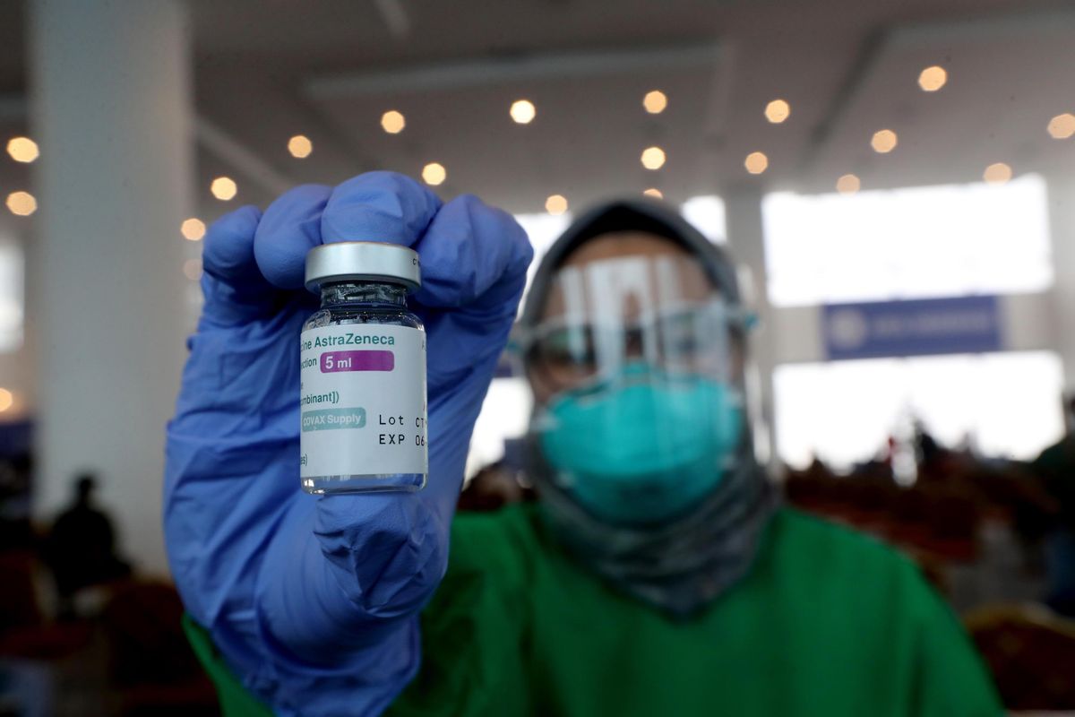 Astrazeneca, ricavi record: +41%. Ma Janssen ferma la produzione