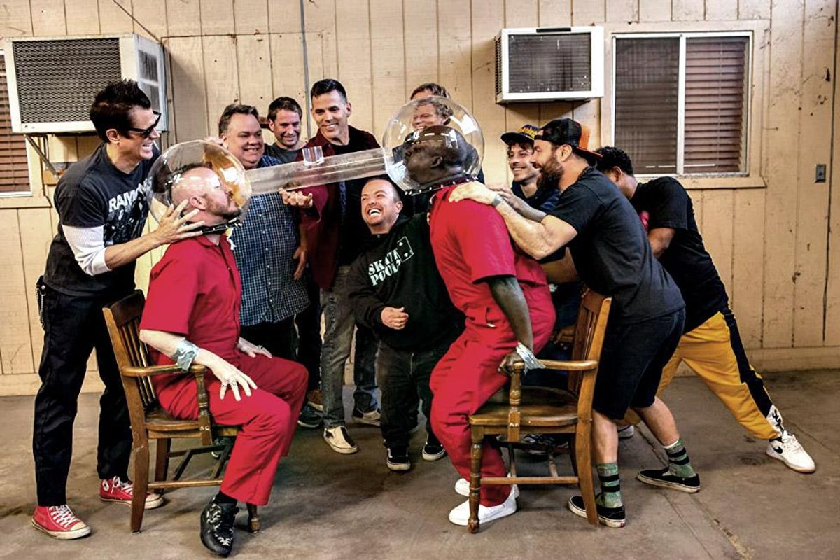 Ossa rotte, risate e nessun limite. Il calcio degli «asini» al perbenismo