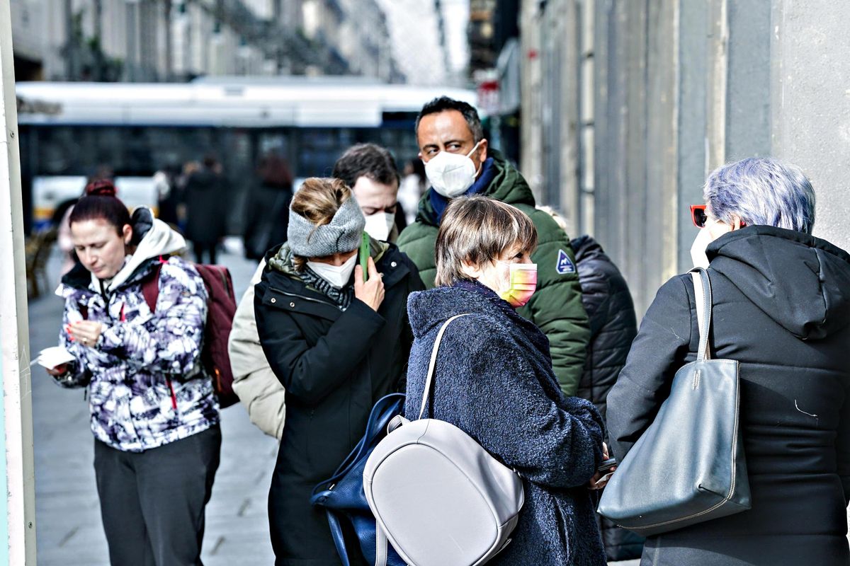 I rispettosi, gli spaventati e i migliori: ecco il popolo della mascherina a oltranza