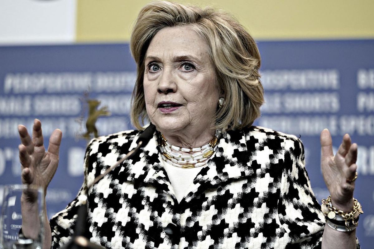 La firma di Hillary sul Russiagate