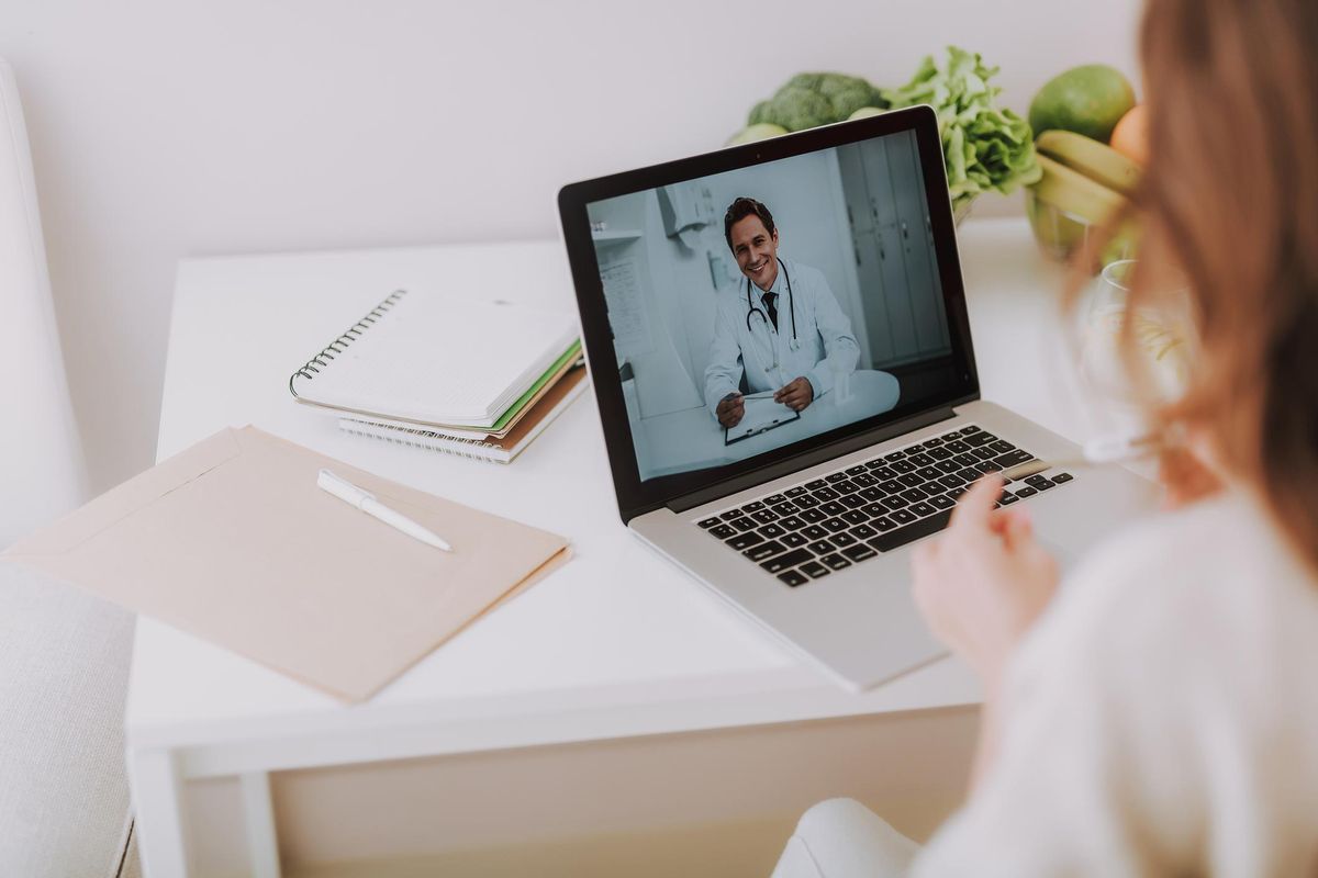 Il Tar reintegra la terapeuta no vax: «Sì alle sedute online con i pazienti»