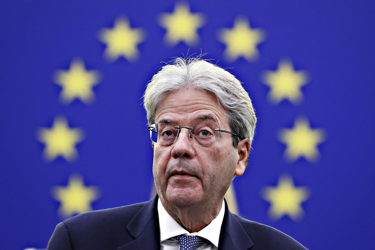 Gentiloni sconfessa la sinistra: «Inutile l’obbligo vaccinale»