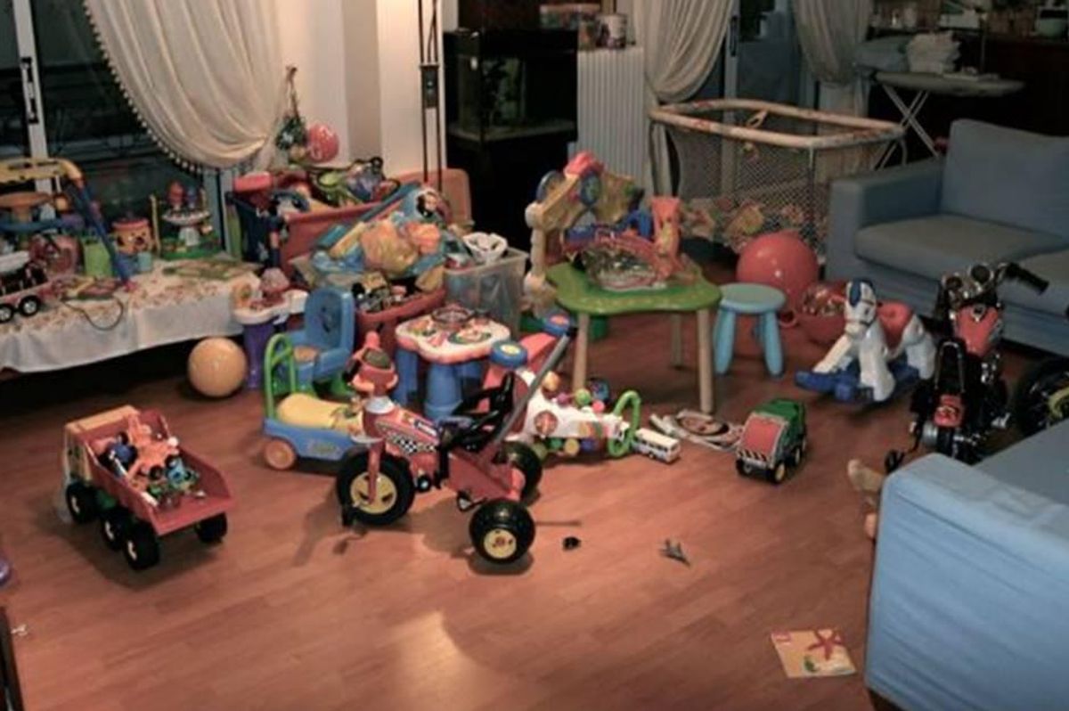 messy house, kids toys mess, messiest house