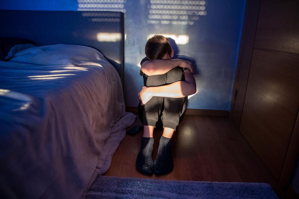 Gli invisibili: i ragazzi subiscono le discriminazioni e iniziano a soffrire di depressione