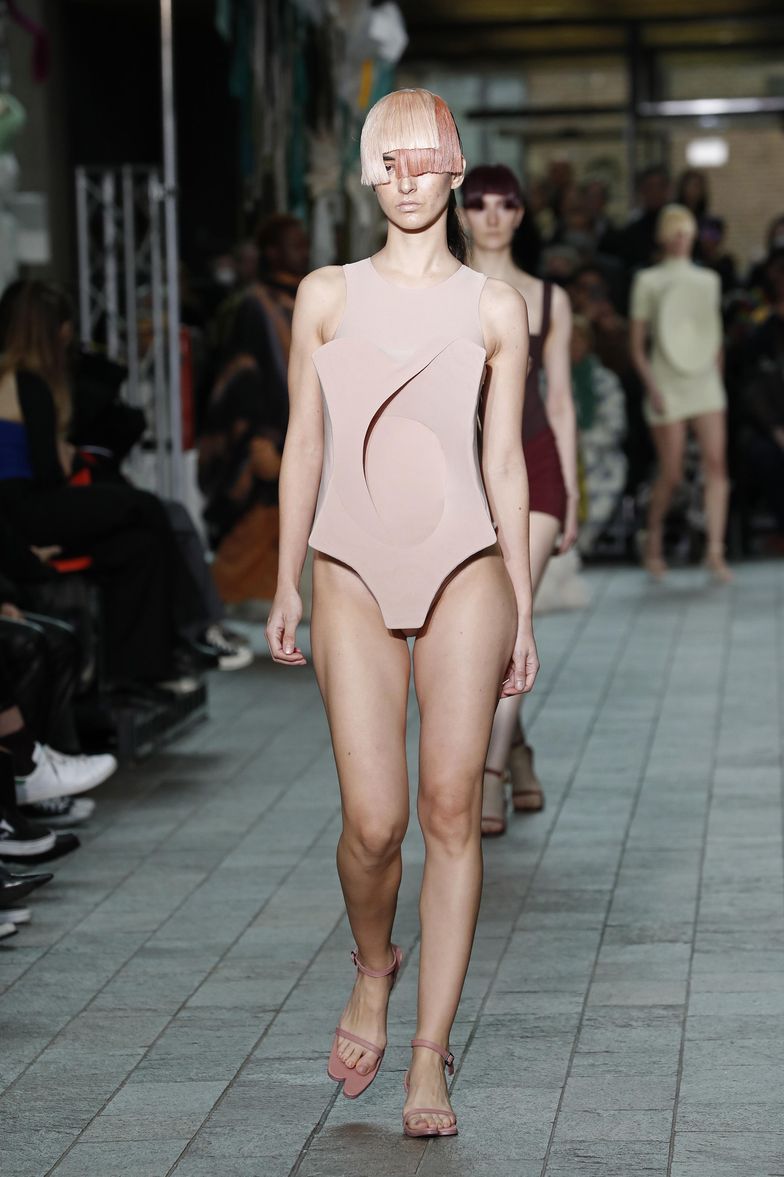 Central Saint Martins News, Collections, Fashion Shows, Fashion Week  Reviews, and More