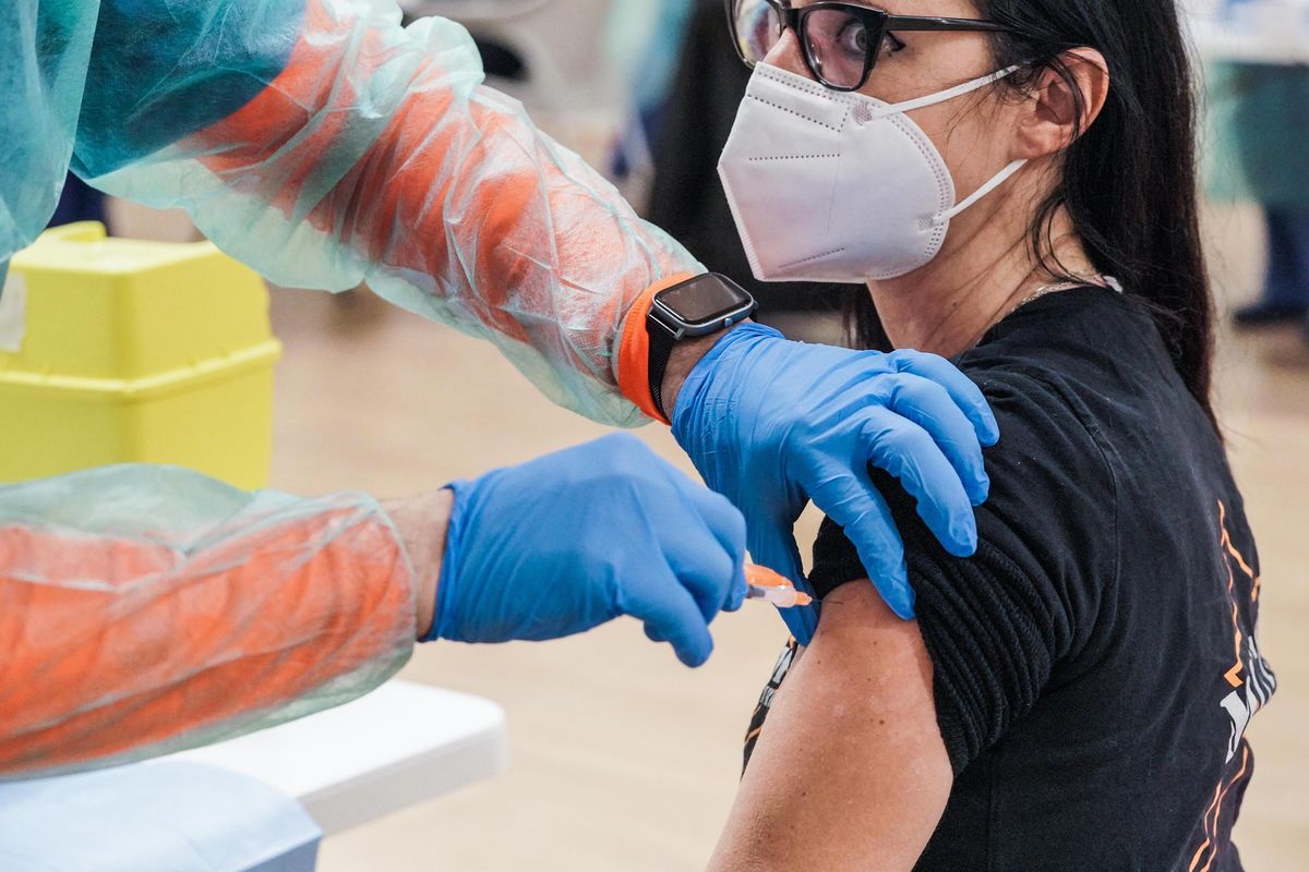 Le discriminazioni sono un boomerang e rinsaldano la scelta di non vaccinarsi