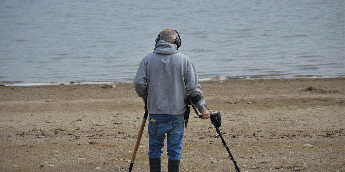 People Who Use Metal Detectors To Find Hidden Treasures Describe The Best Things They've Found