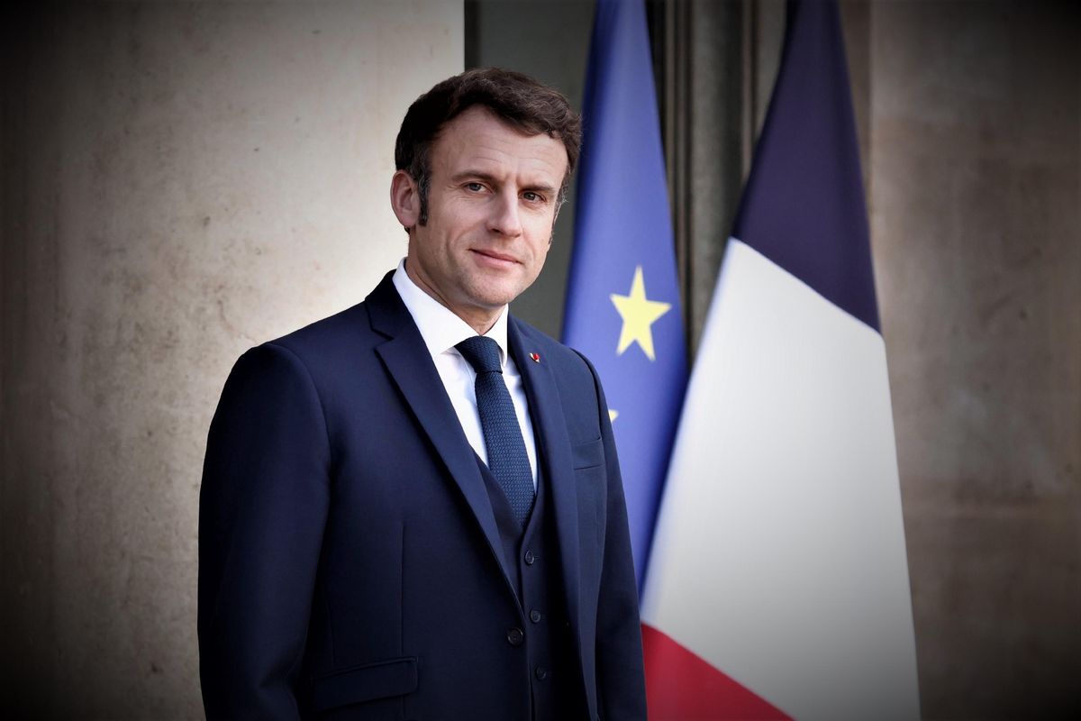Mentre la Francia abolisce il pass qui i diktat restano senza scadenza