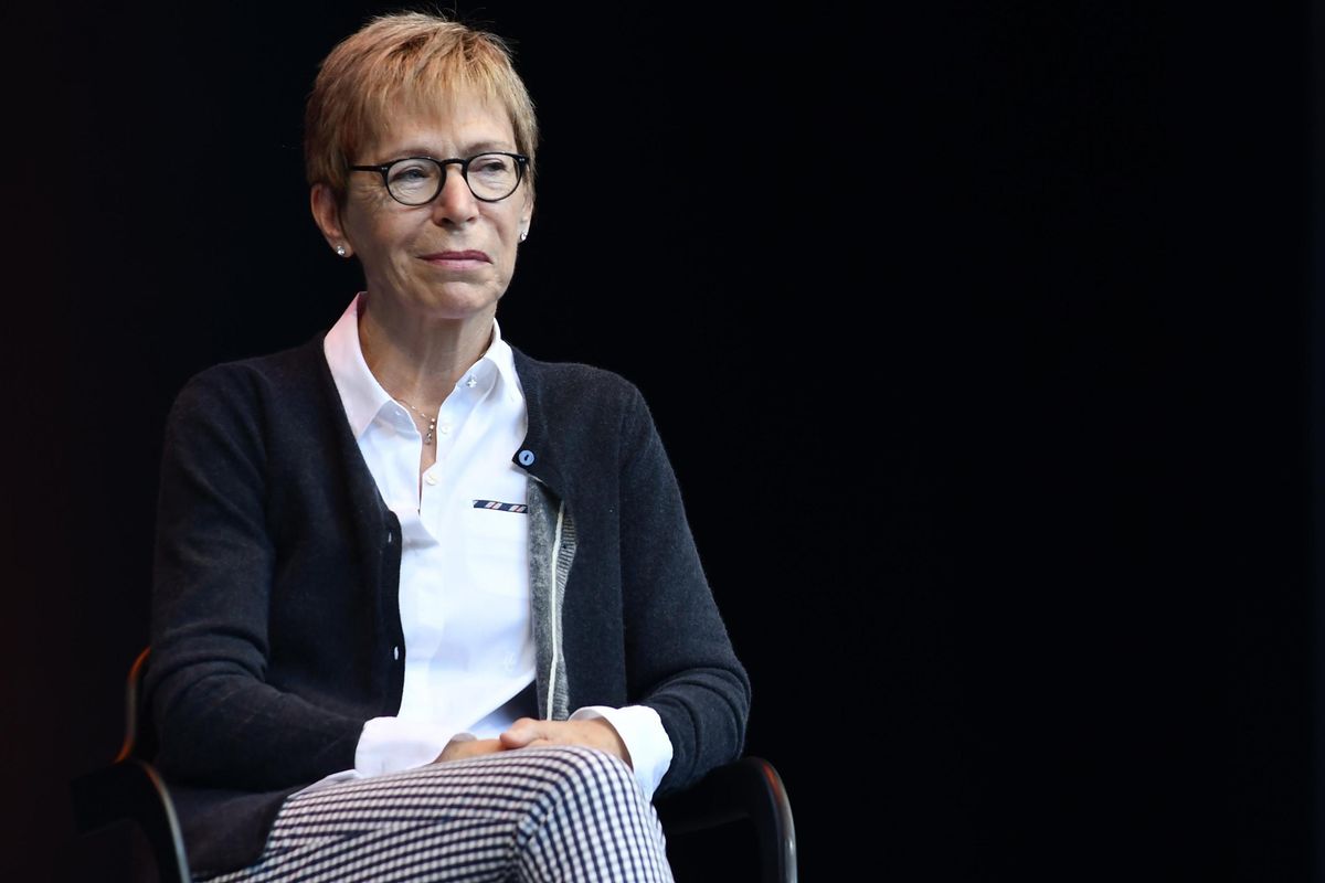 I partigiani della carta stampata spengono la luce e si sentono eroi