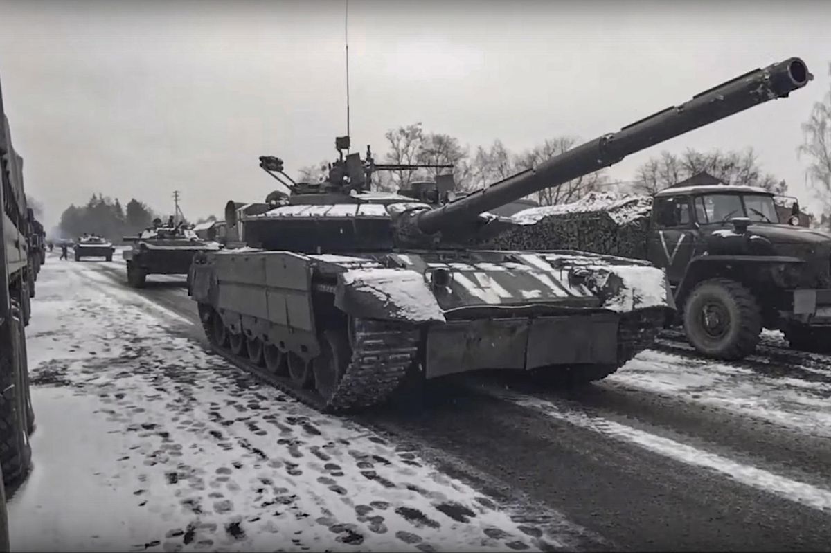 Carri armati russi alle porte di Kiev. Pure l’Italia nella lista nera di Putin