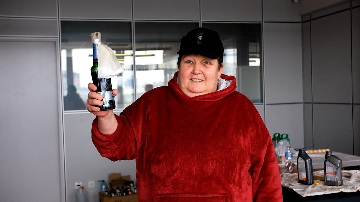 La resistenza si prepara all’assedio della capitale con scorte di molotov