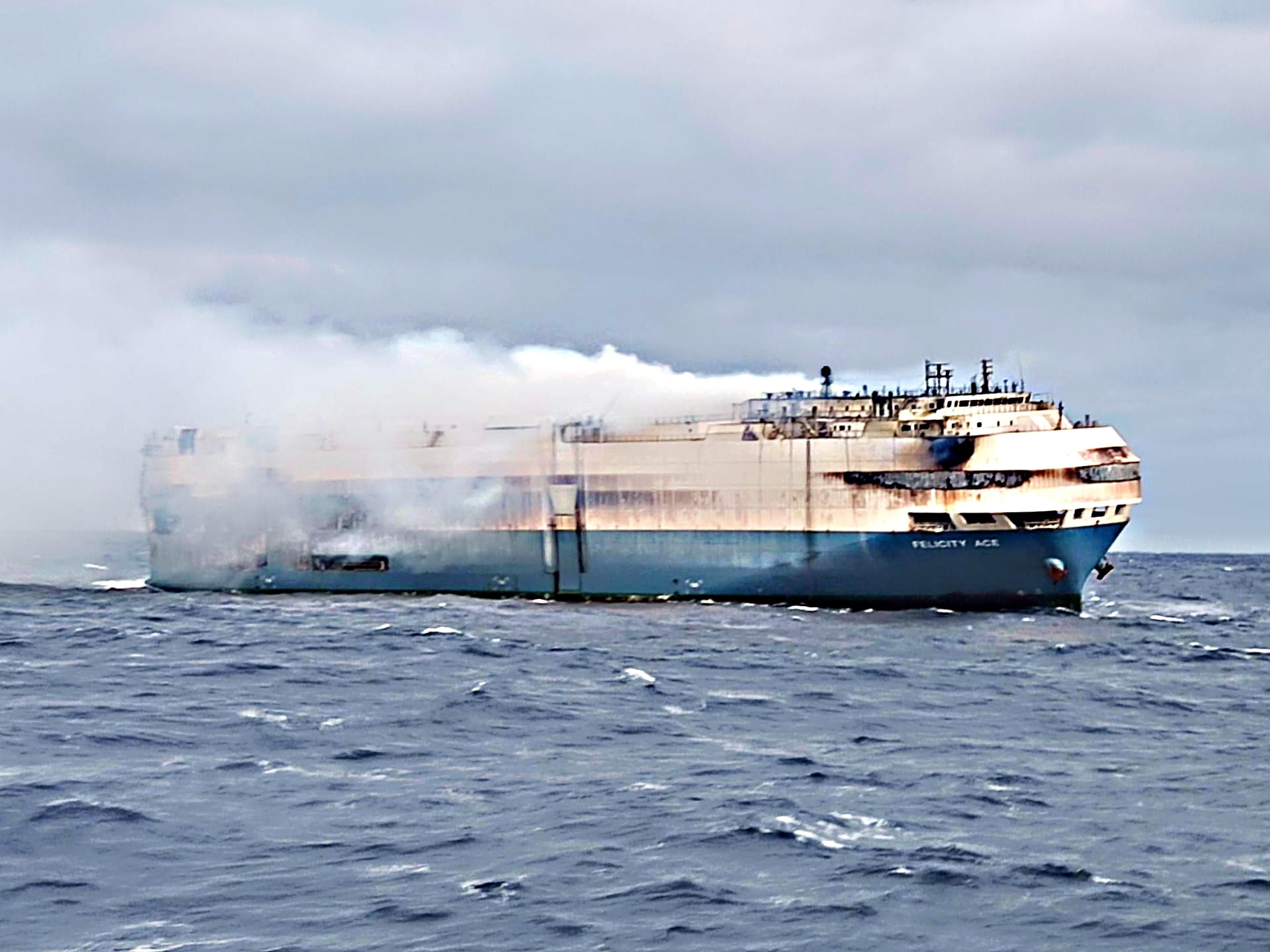 Non solo inquinano, le batterie elettriche mandano a fuoco anche i mercantili