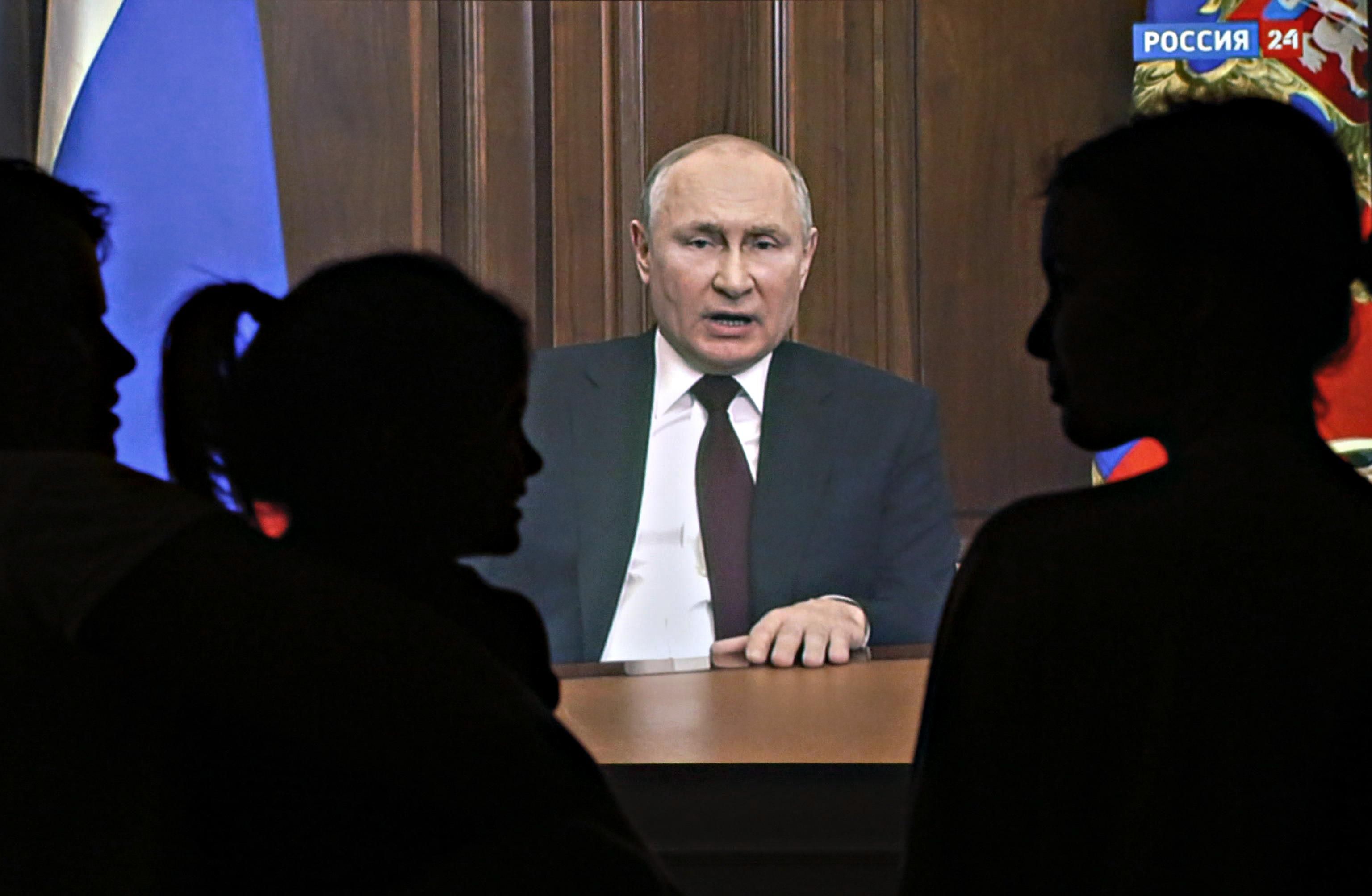 Putin non si ferma e sfida l’Occidente: «Riconosco il Donbass indipendente»