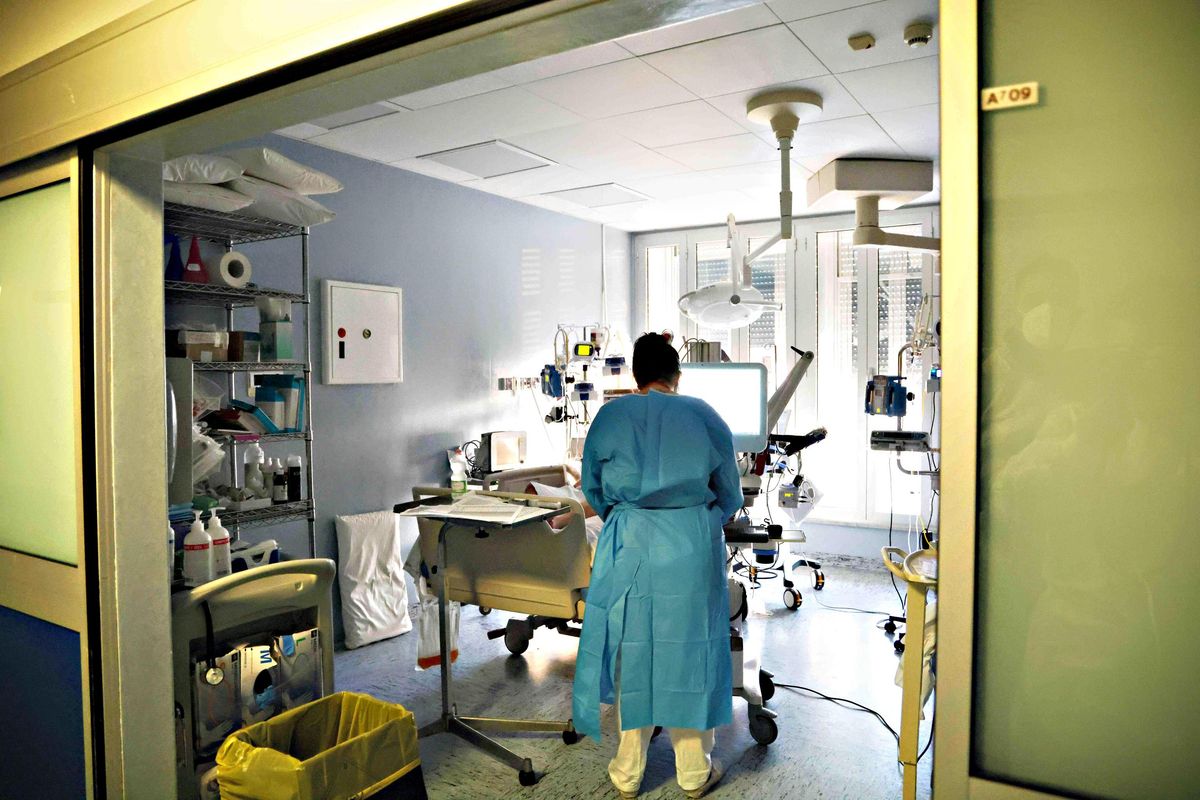 Vaccinarla è più rischioso del Covid. Ma l’Asl non esenta la dipendente