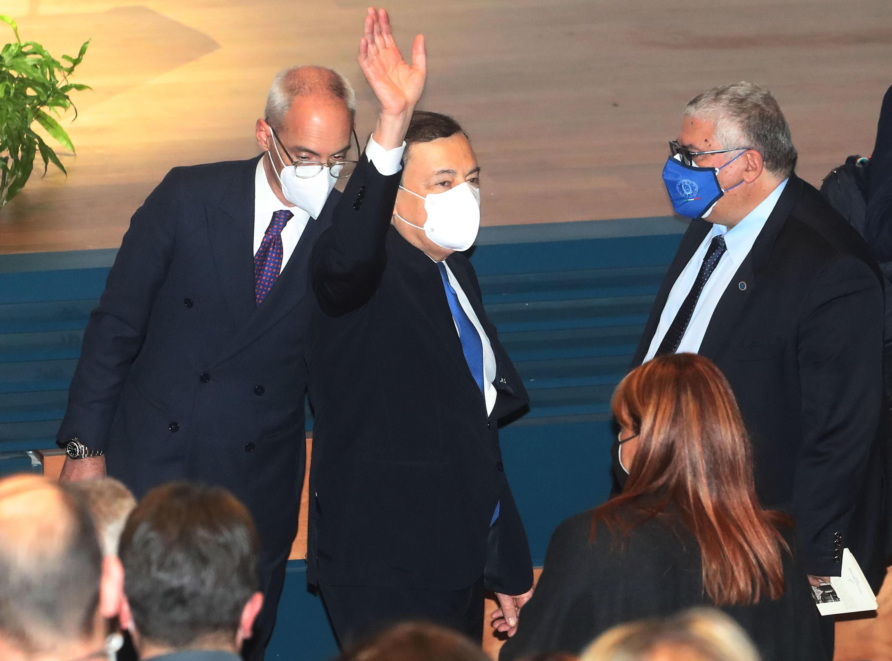 Draghi mena Speranza: «È ora di cambiare»