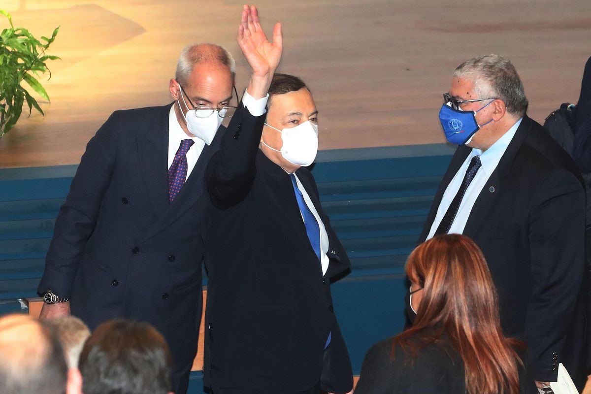 Draghi mena Speranza: «È ora di cambiare»