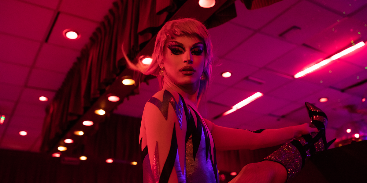 Aquaria Dances Through Mexico City for The Knocks