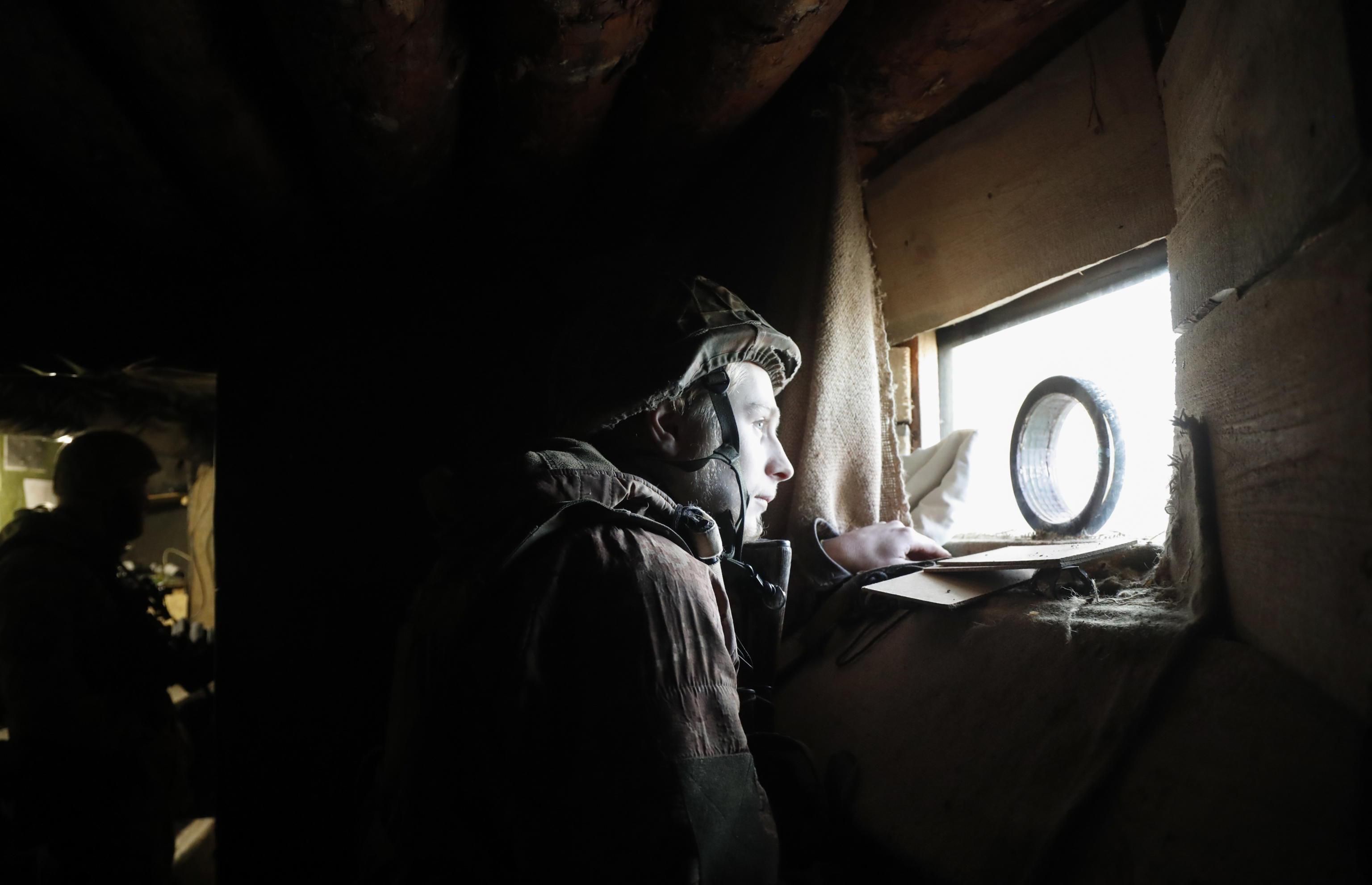 Gli Usa avvisano Kiev: «Attacco in 48 ore». Zelensky arma i civili