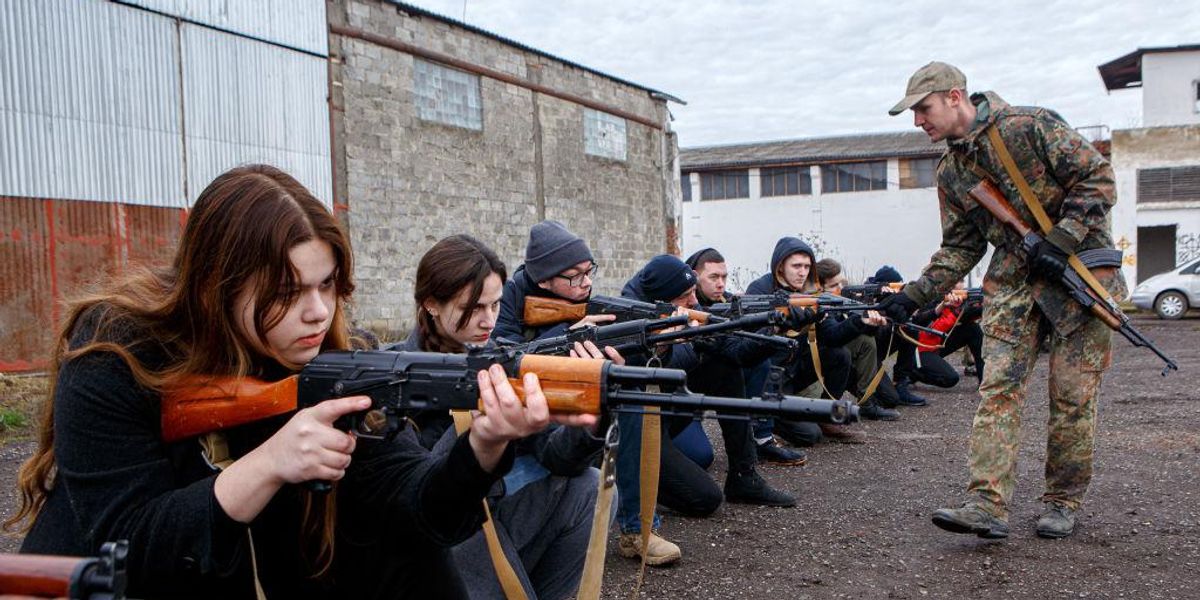 Ukraine president offers weapons to any citizen 'who wants to defend the country,' says, 'Be ready to support Ukraine in the squares of our cities'