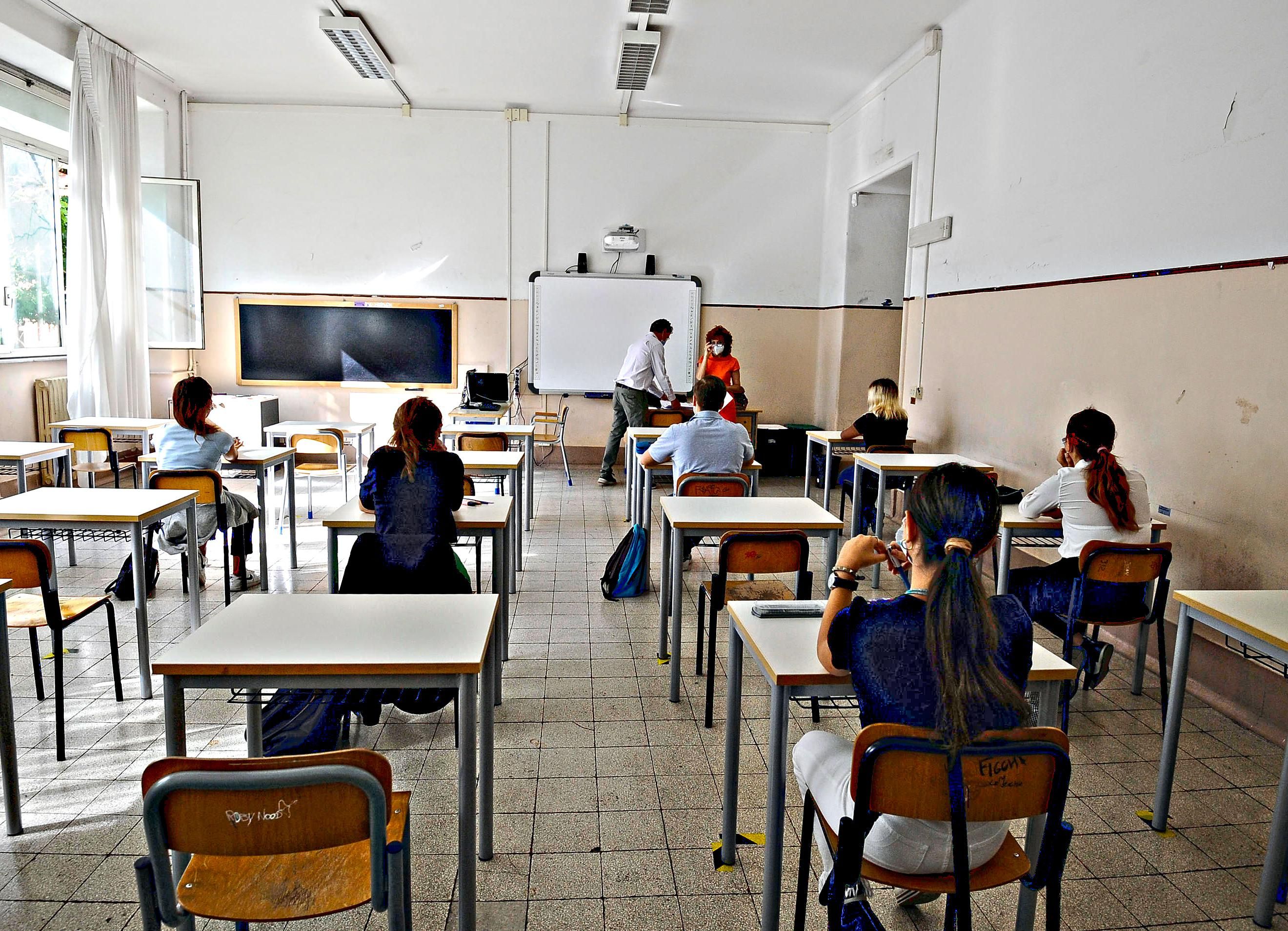 Gli invisibili: il grido di dolore dei prof costretti ad abbandonare gli alunni a metà anno