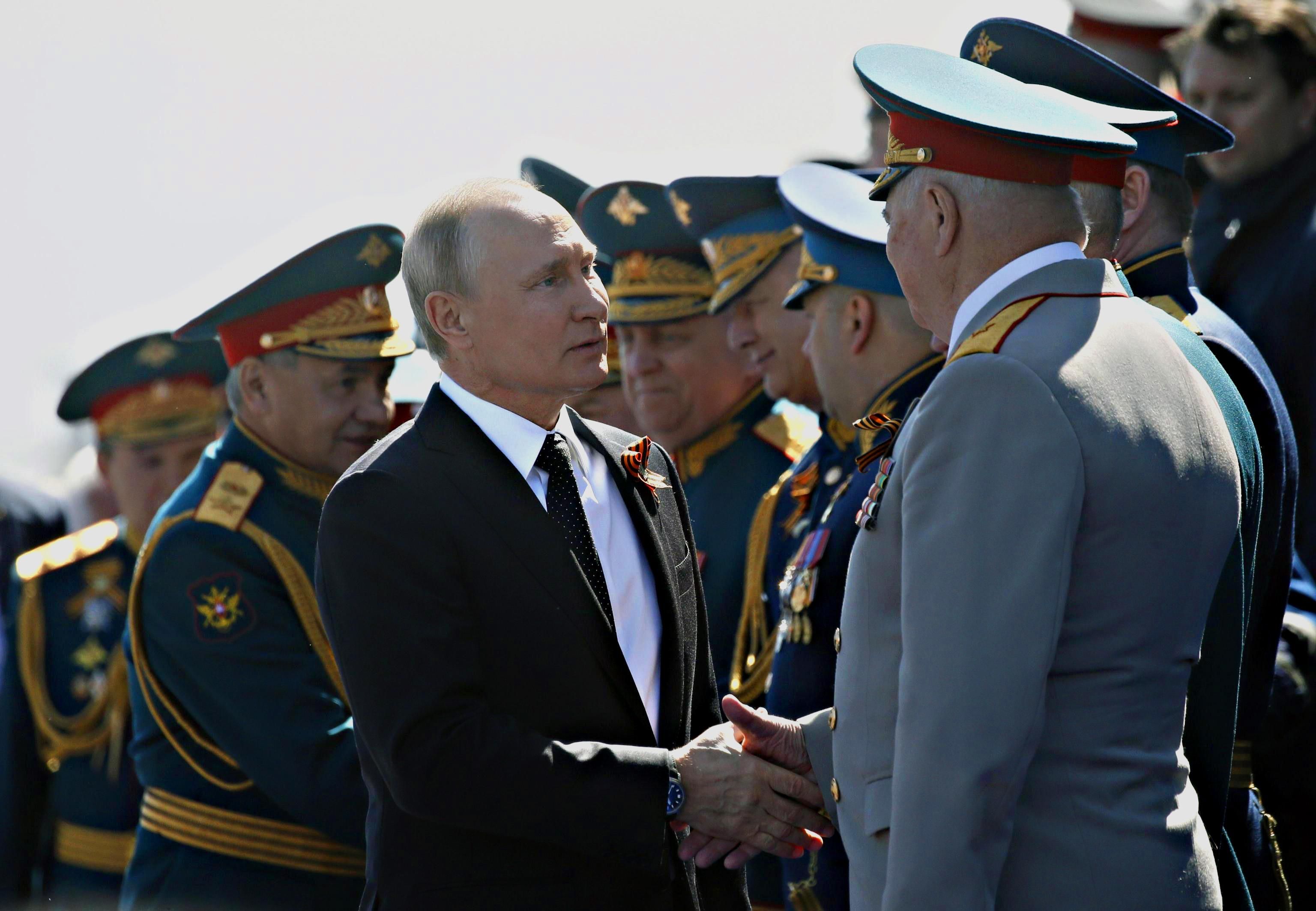 I ruggiti dello zar servono a domare la fronda nel governo e tra gli 007