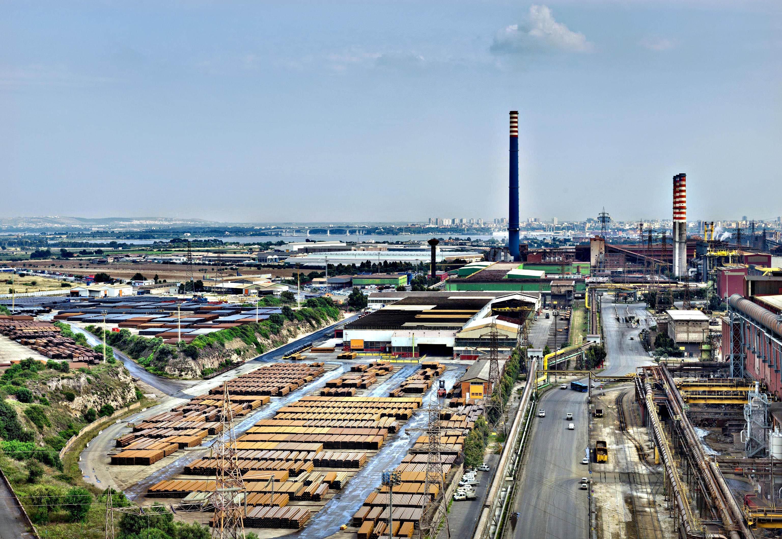 C’è urgenza di acciaio e all’ex Ilva vogliono mettere 3.000 operai in cassa integrazione