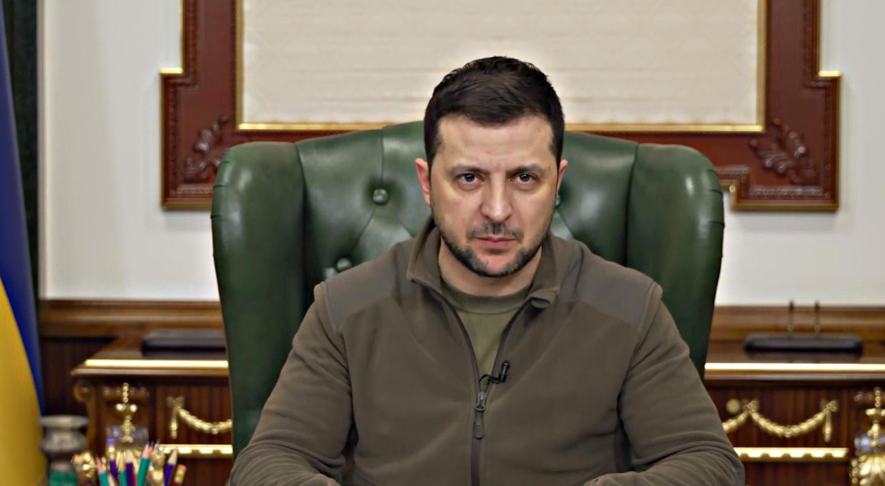La svolta di Zelensky: «Per noi niente Nato»
