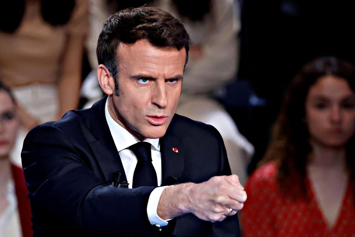 Macron fa il mediatore in felpa ma fino a ieri ha armato la Russia