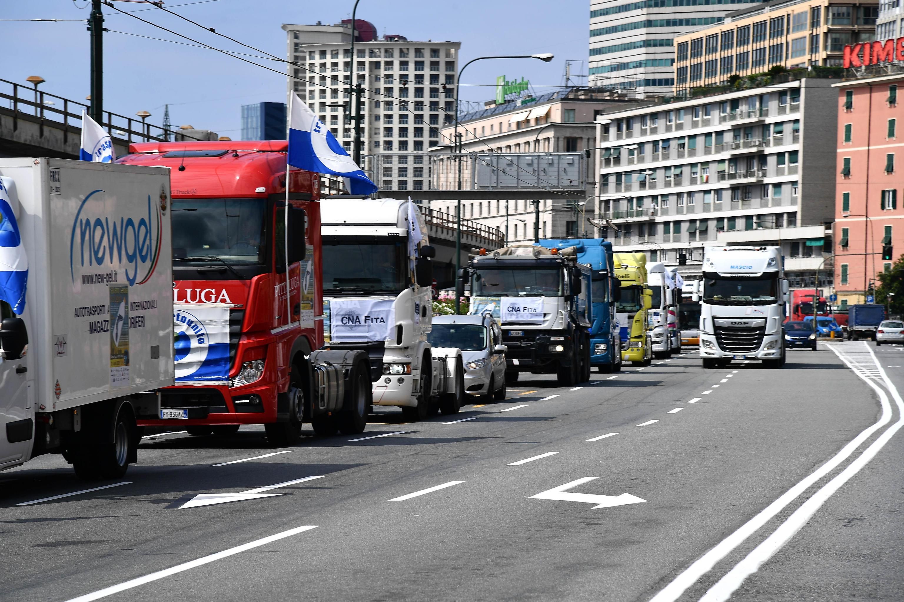 Rivolta dei Tir sardi: cargo bloccati