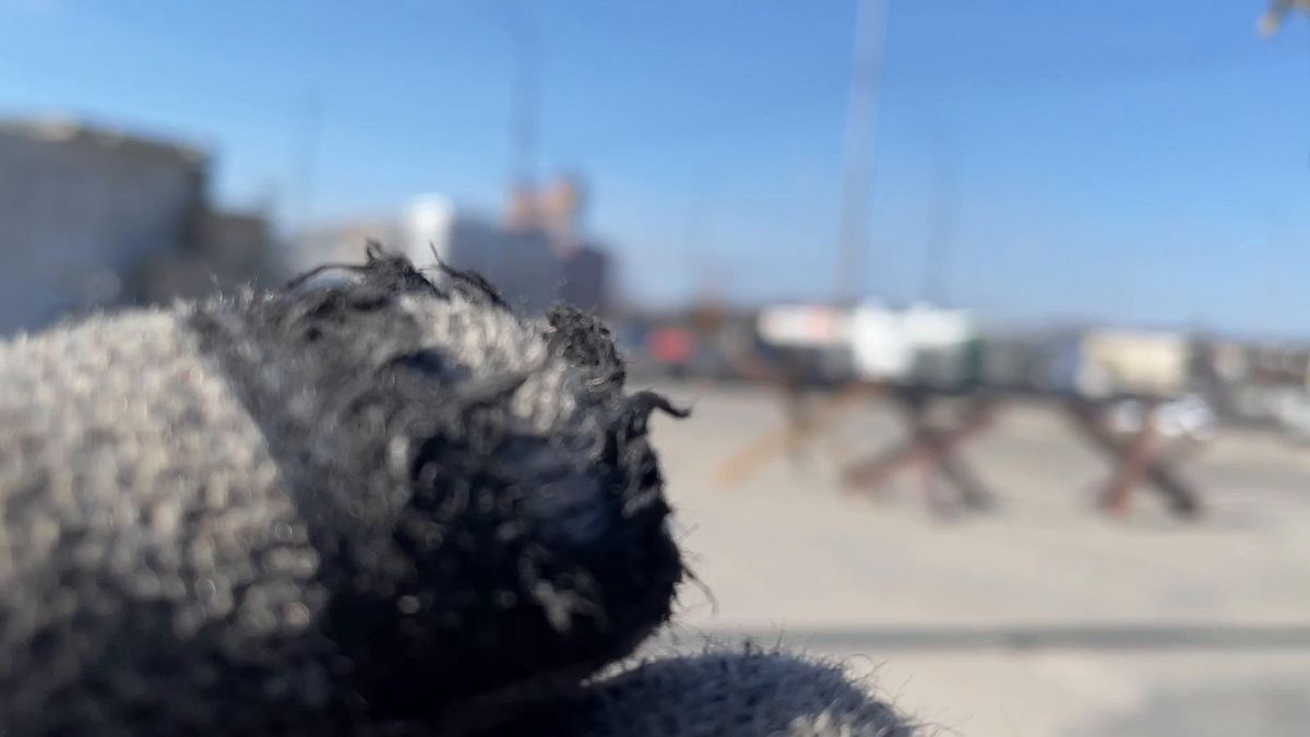 Reportage da Kiev. La distruzione dopo l'esplosione in un giardino