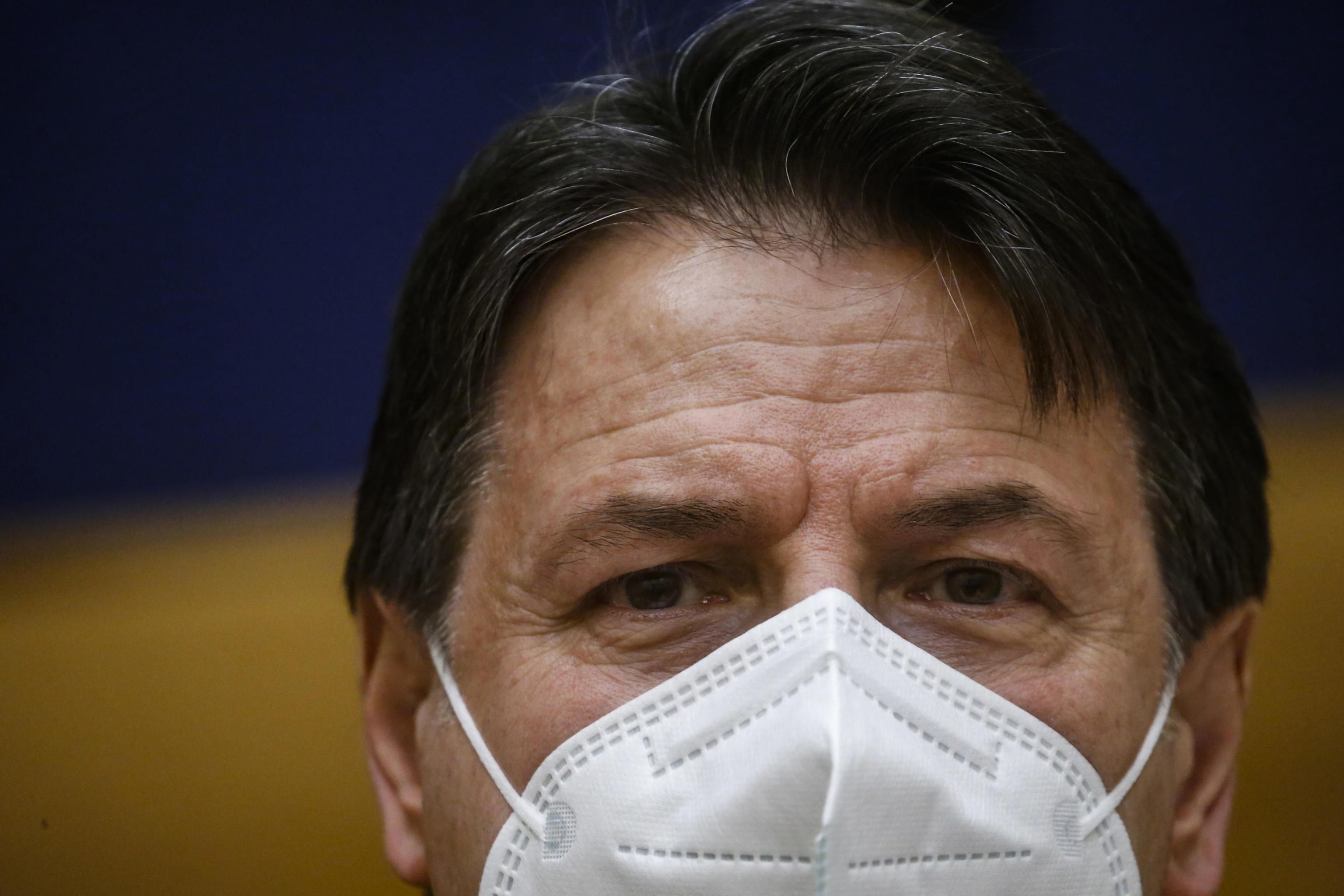 Il Conte dimezzato tenta i grillini: il terzo mandato non è più un tabù