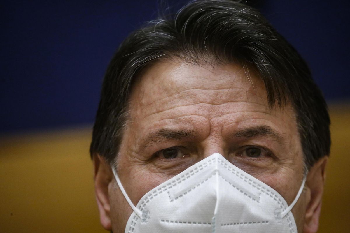 Il Conte dimezzato tenta i grillini: il terzo mandato non è più un tabù