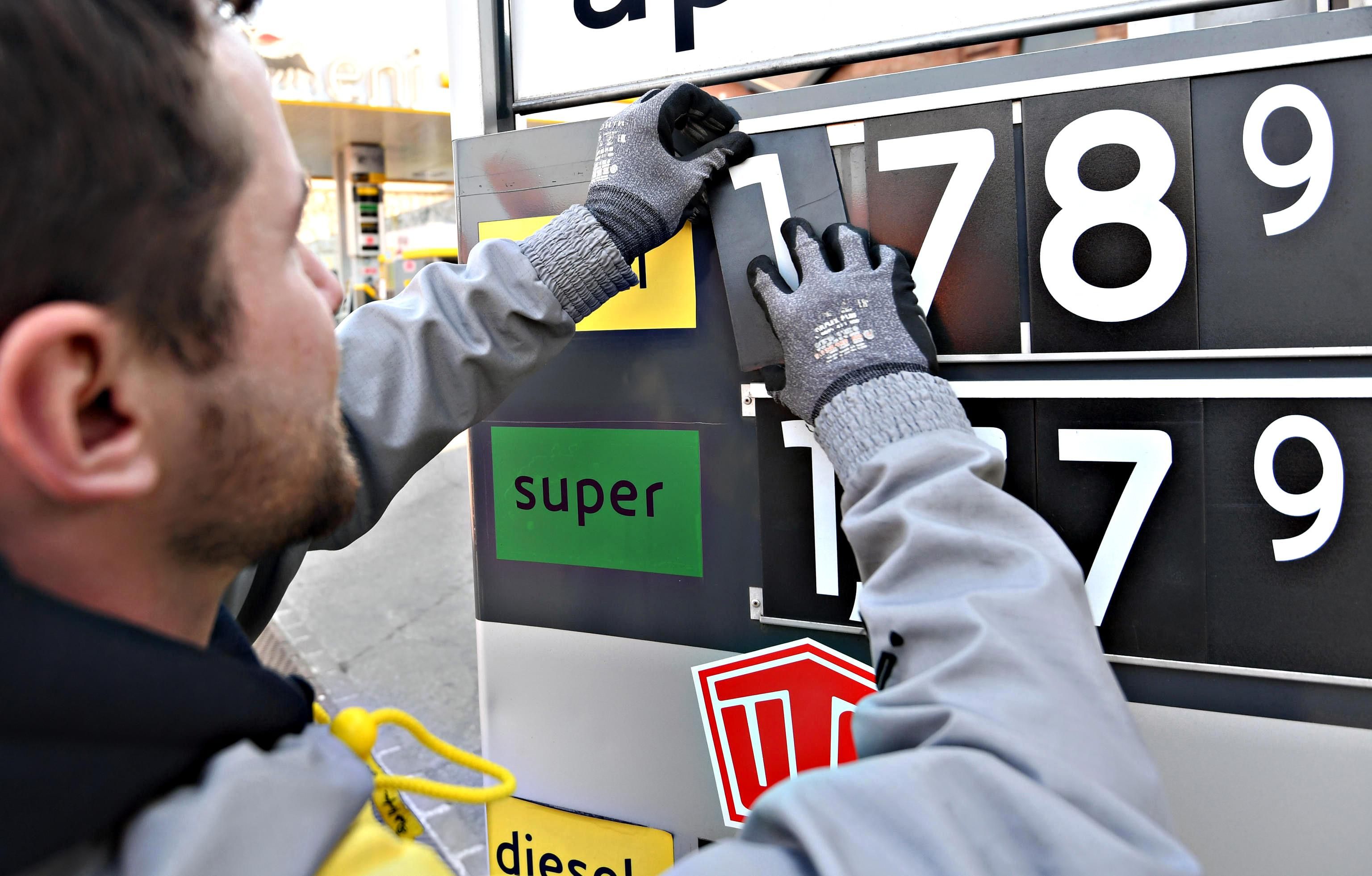 Il governo forse ha sbagliato i conti sull’utilità dello sconto sulla benzina