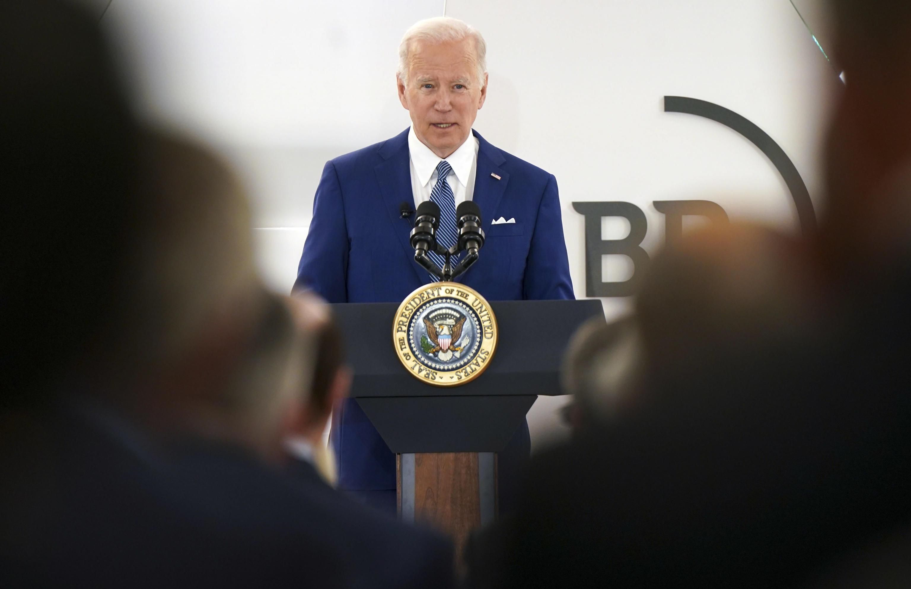 Biden: «Mosca userà armi chimiche». Poi Washington si rimangia l’accusa