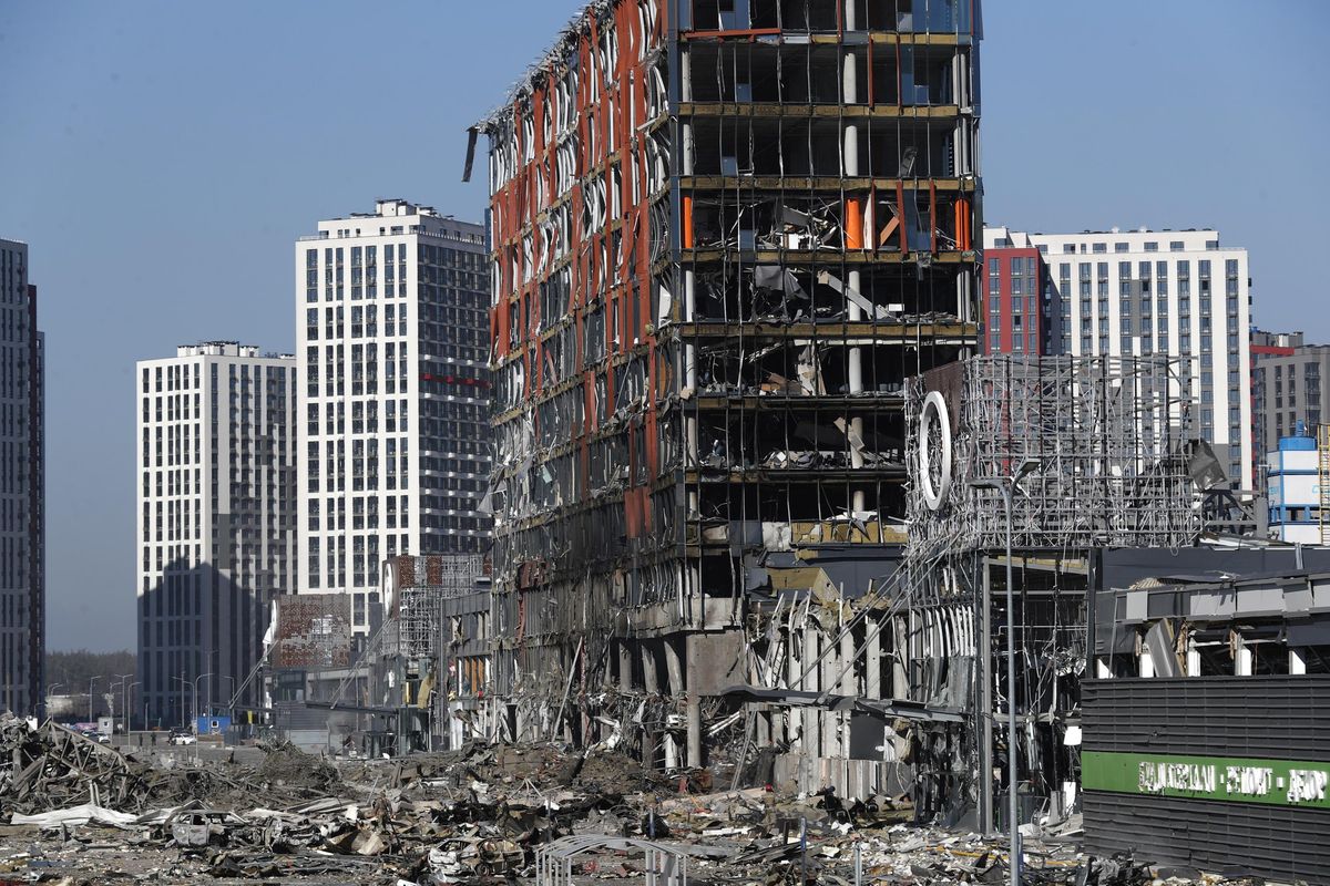 Quante vittime è costato l’eroismo da salotto con le vite degli altri?