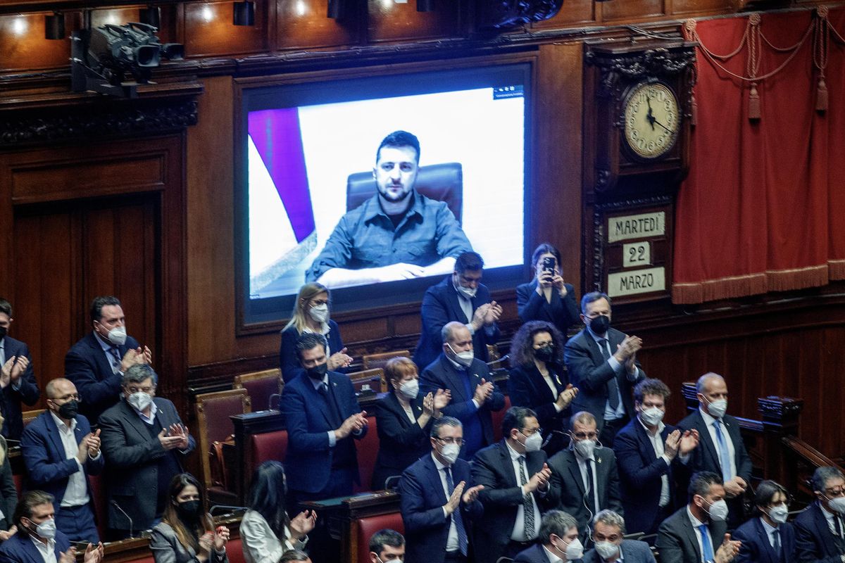 In Aula Draghi più falco di Zelensky che glissa sulle armi e la no fly zone