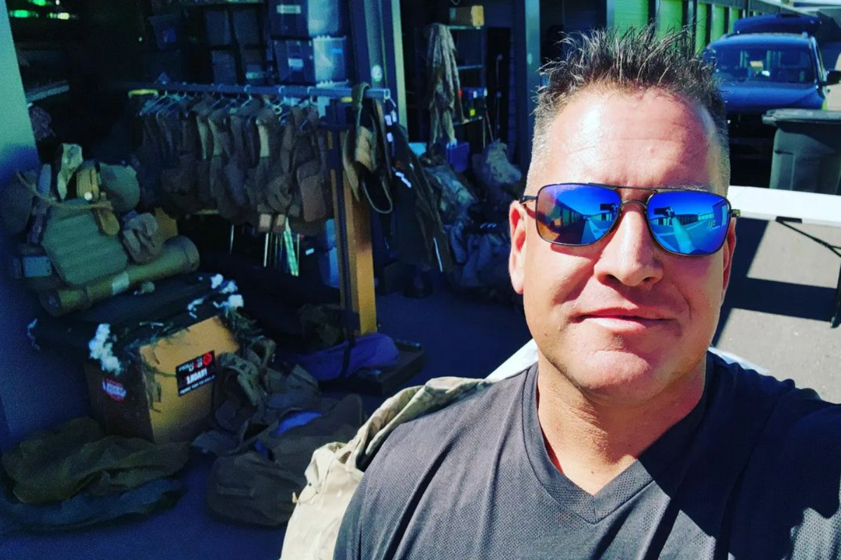 hollywood military expert donating to ukraine