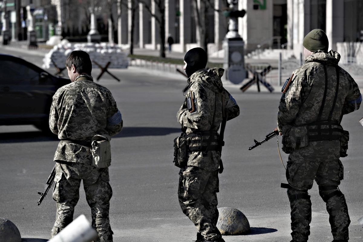 Agonia di Mariupol e timori di bombe vietate