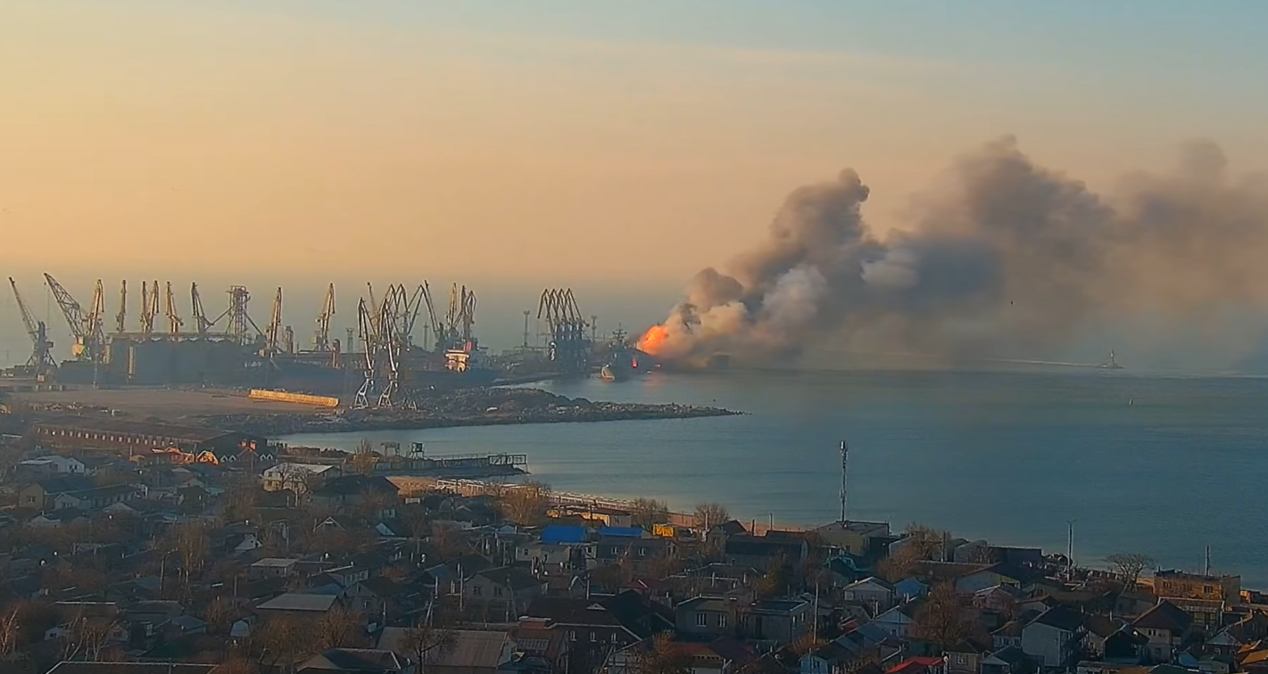 Video: Huge Fireball Erupts After Russian Tank-landing Ship Explodes ...