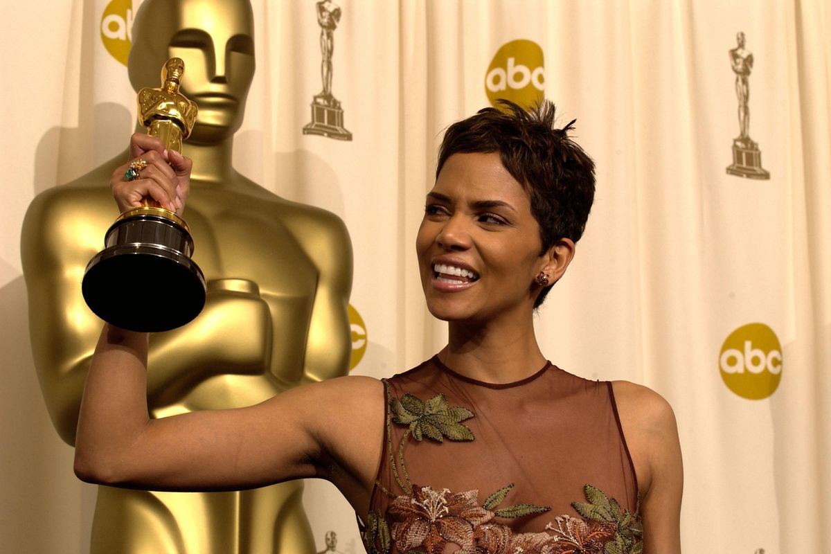 SS3103308) Movie picture of Halle Berry buy celebrity photos and