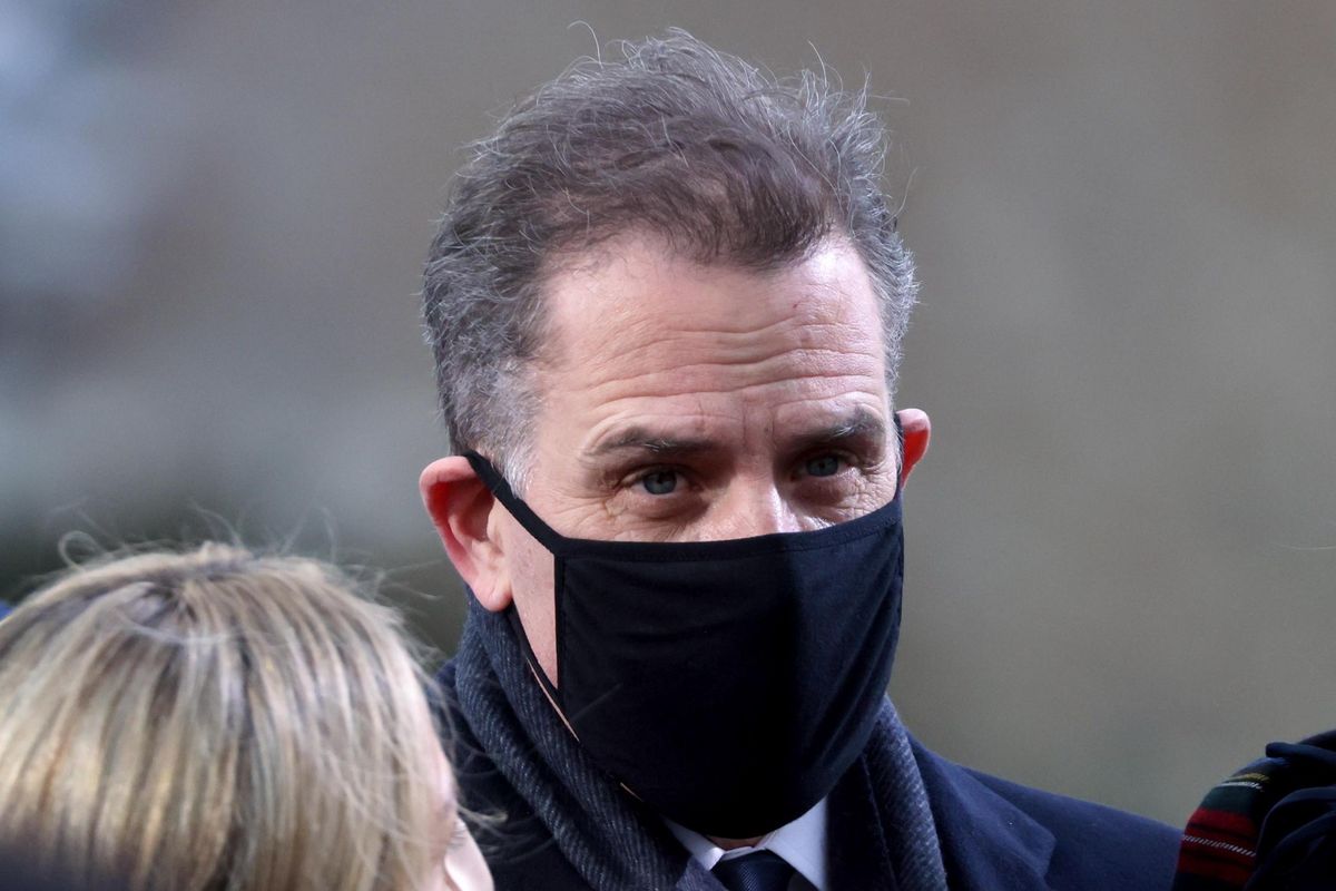 «Biden Jr finanziava i biolaboratori di Kiev»