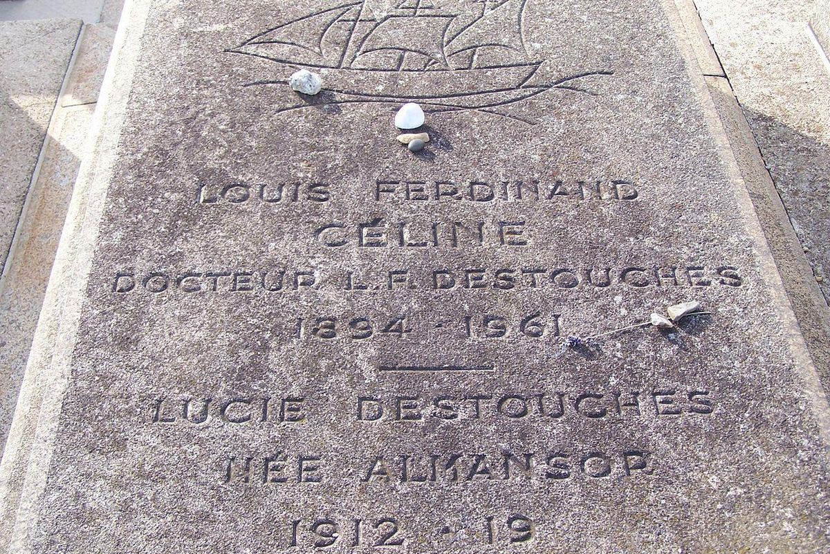 La lite con il prete e pochi amici presenti. L’addio a Céline pare tratto da un suo libro