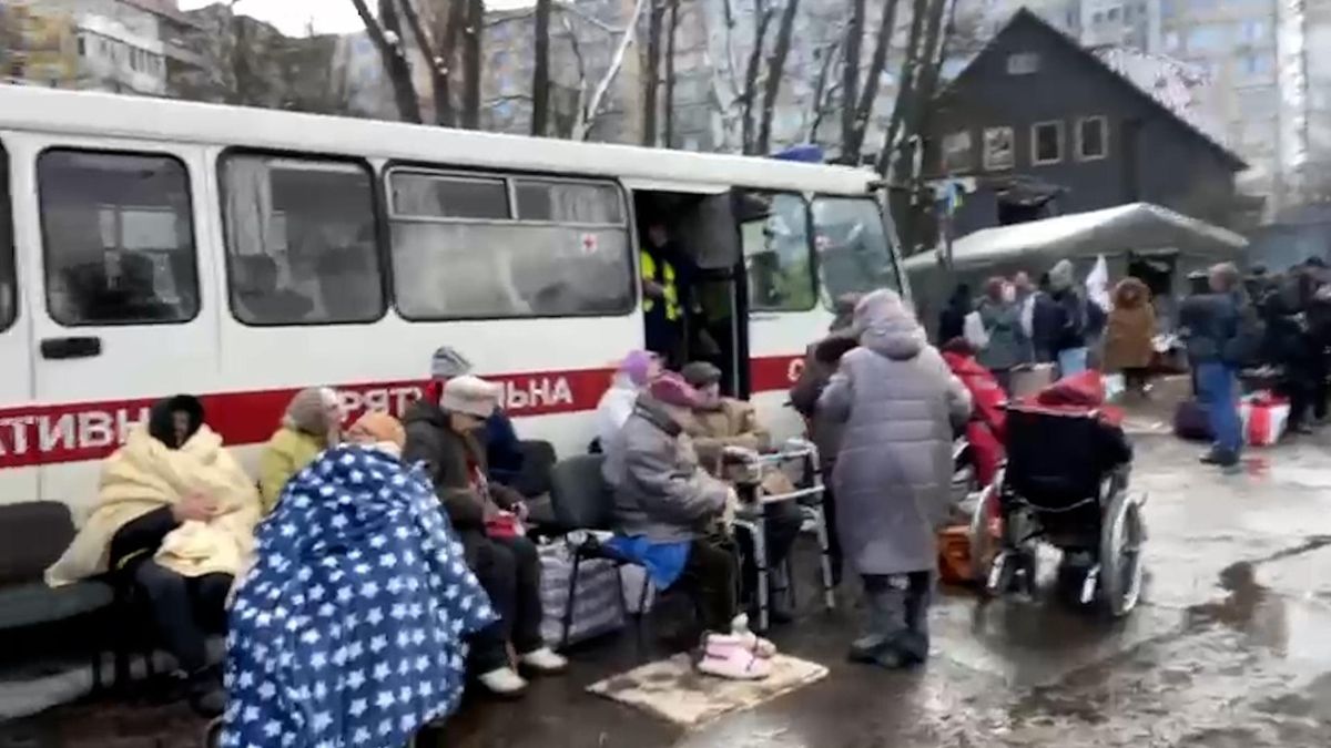 Reportage da Kiev. Il punto di raccolta degli sfollati a Irpin, a due chilometri dal fronte
