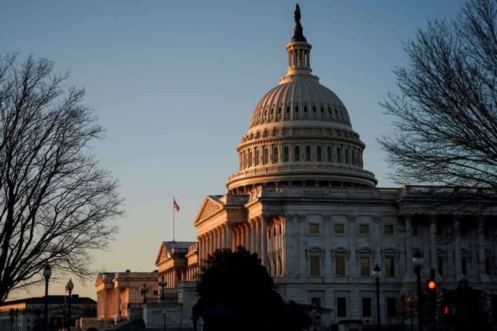 House Approves Ukraine Aid, Russia Oil Ban, Averts Federal Shutdown